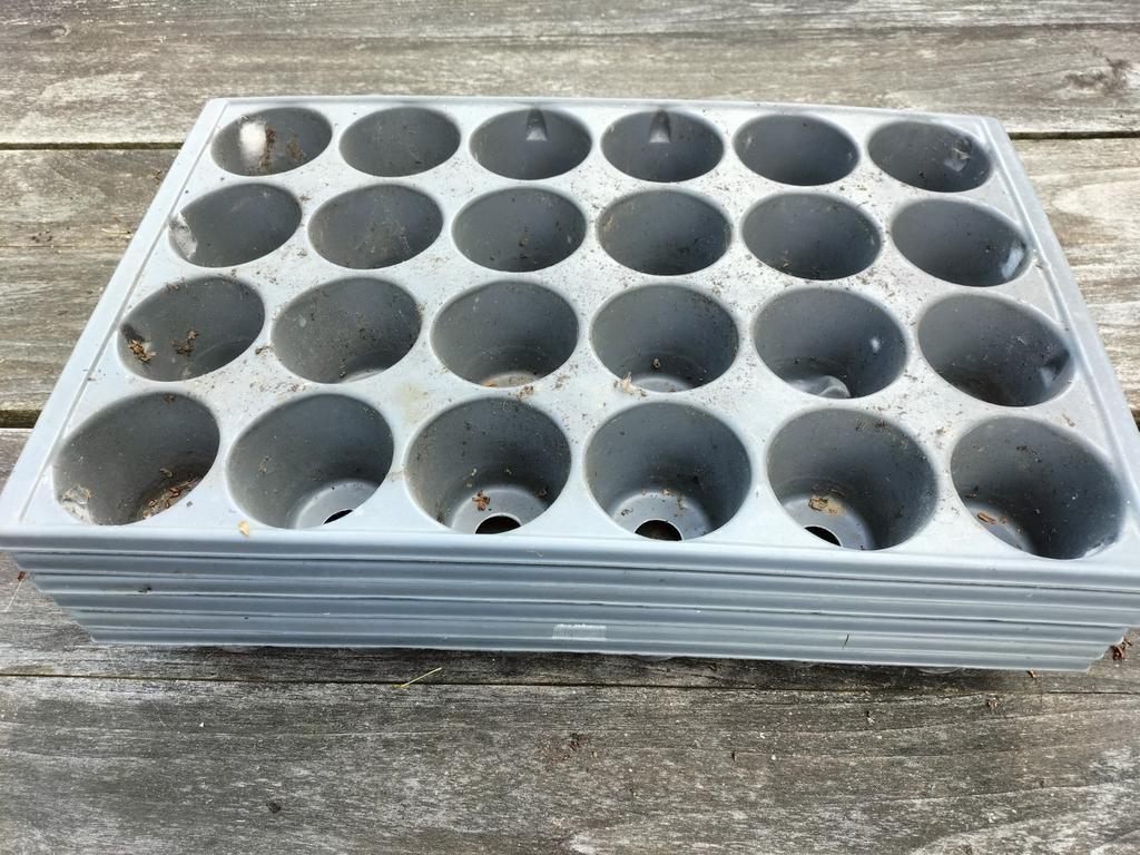 Kweekbakjes kweektrays zaaitrays, Tuin en Terras, Kweekspullen, Ophalen, Gebruikt, Kweekbak