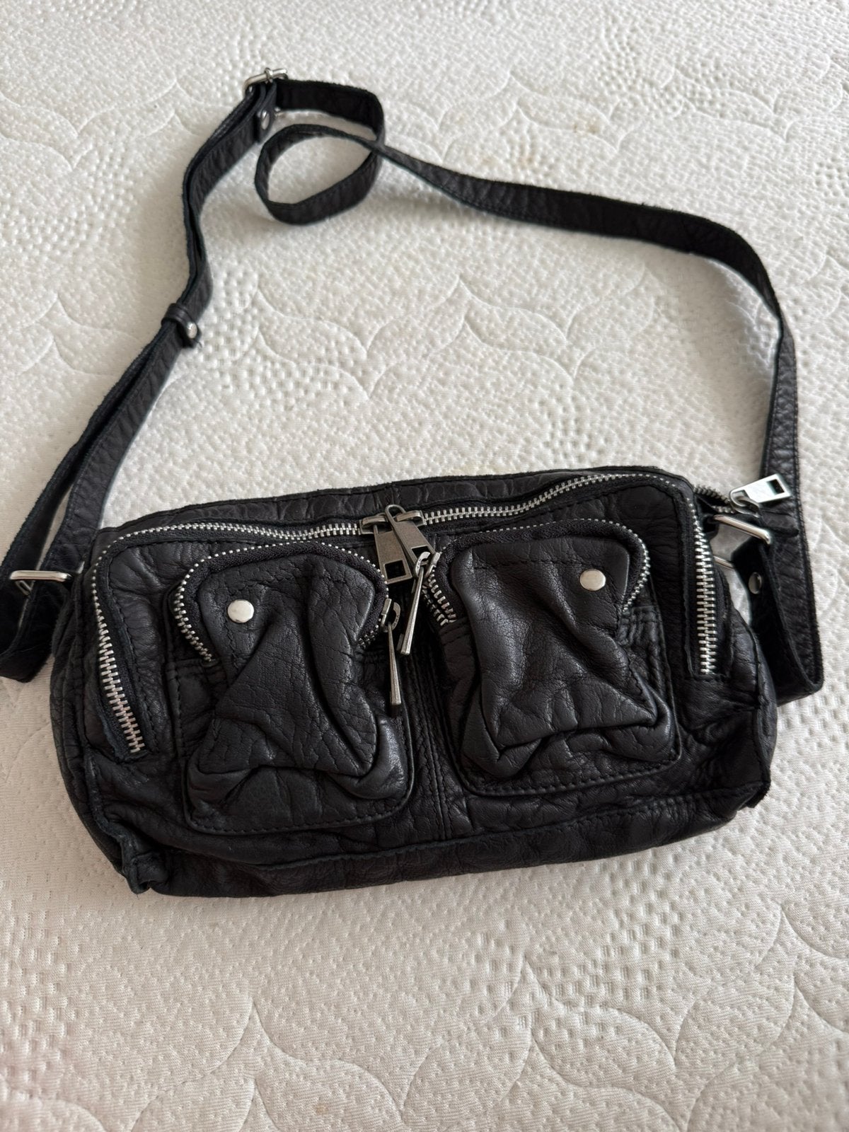 Nunoo bag zwart leer, Sieraden, Tassen en Uiterlijk, Tassen | Damestassen, Ophalen of Verzenden, Zo goed als nieuw, Zwart, Schoudertasje