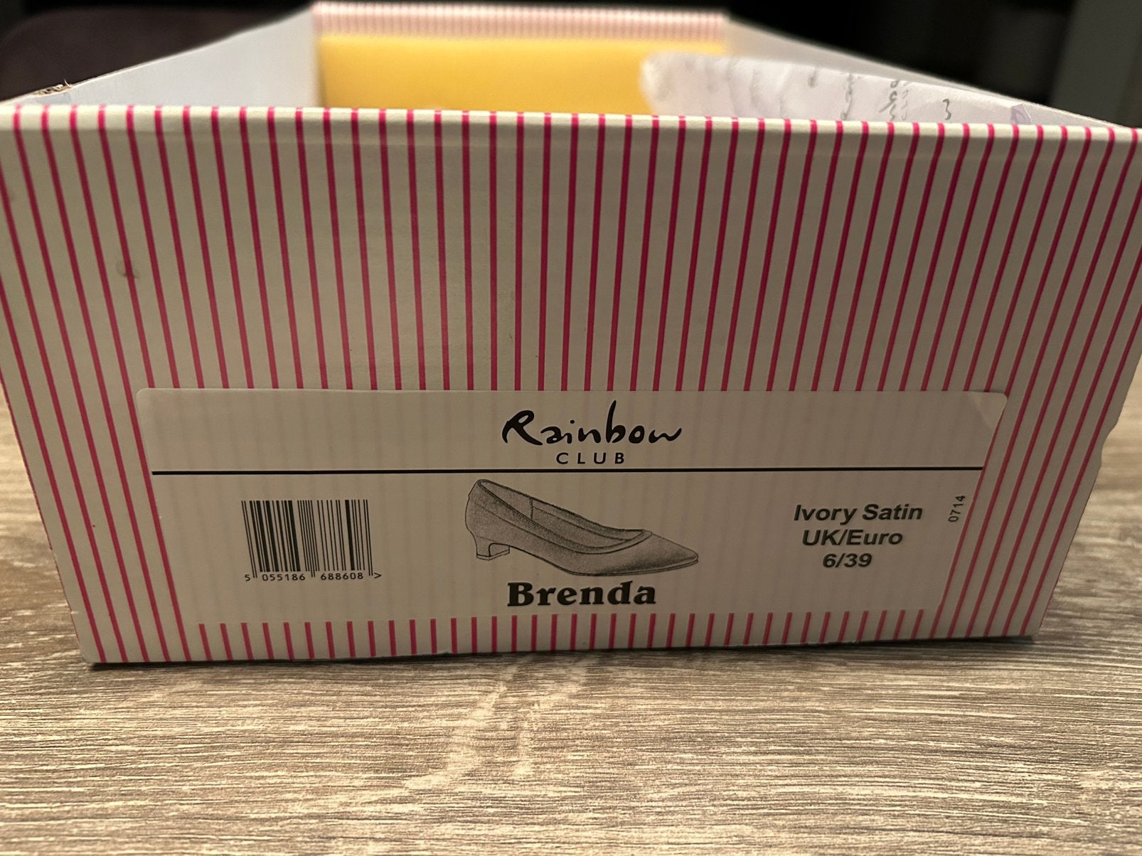 Rainbow club brenda / ivoor satin maat 39 / trouw schoenen, Kleding | Dames, Ophalen of Verzenden, Zo goed als nieuw, Wit