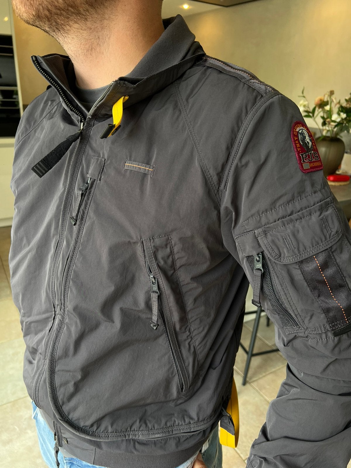 Nette echte Parajumper jas maat M - Zo goed als nieuw, Ophalen of Verzenden, Zo goed als nieuw, Maat 48/50 (M), Grijs