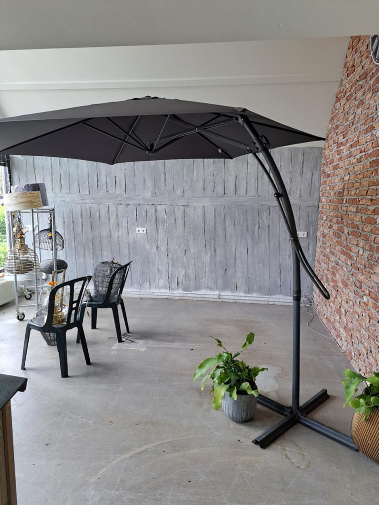 Parasol antraciet met voet, Ophalen of Verzenden, Zo goed als nieuw, Zweefparasol
