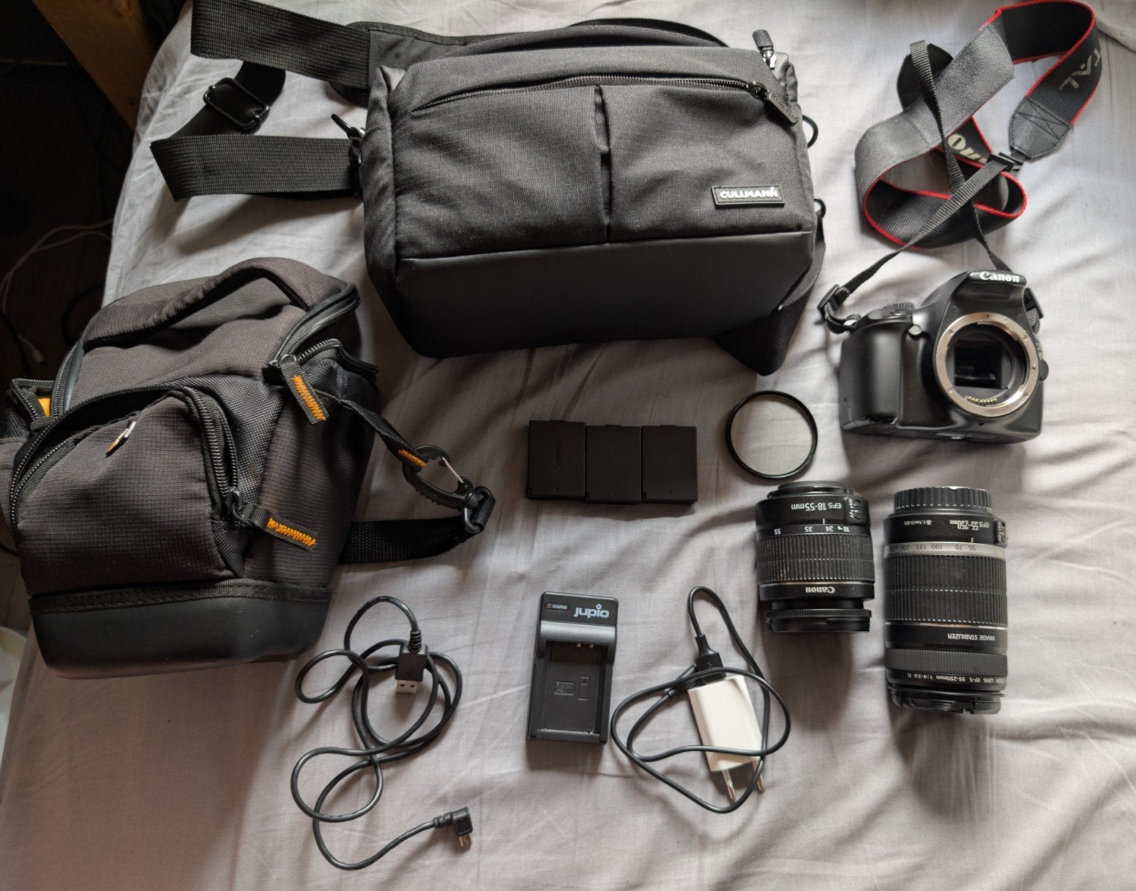 Canon EOS 1100D spiegelreflexcamera met 2 lenzen en 2 tassen, Ingebouwde flitser, Gebruikt, Spiegelreflex, Canon