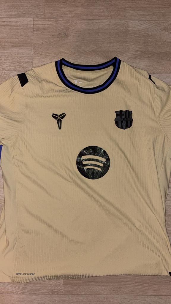 Fc Barcelona uitshirt, Groter dan maat XL, Ophalen of Verzenden, Zo goed als nieuw, Shirt