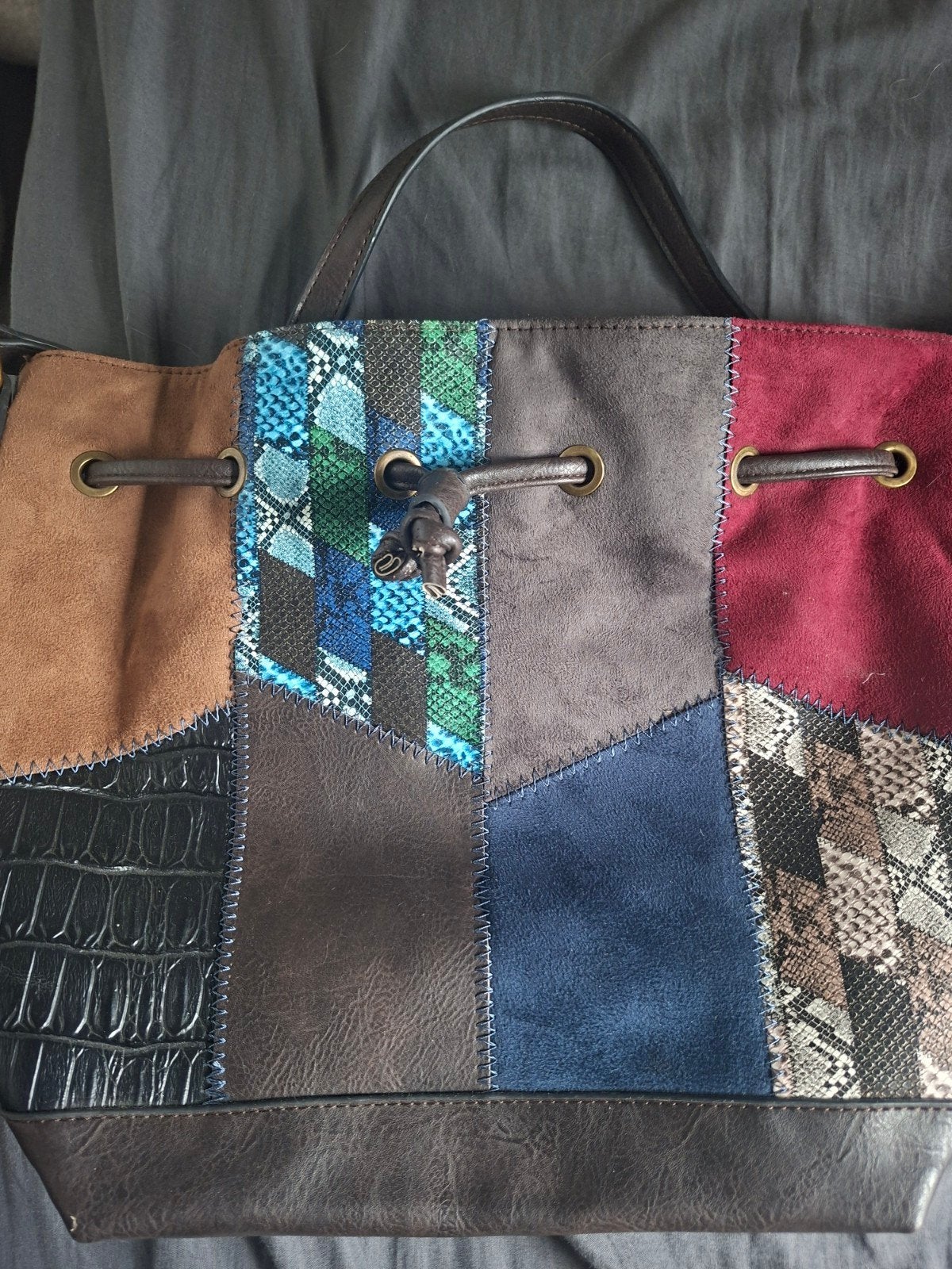 Patchwork handtas met trekkoord  leer, Sieraden, Tassen en Uiterlijk, Tassen | Damestassen, Ophalen of Verzenden, Gebruikt, Overige kleuren