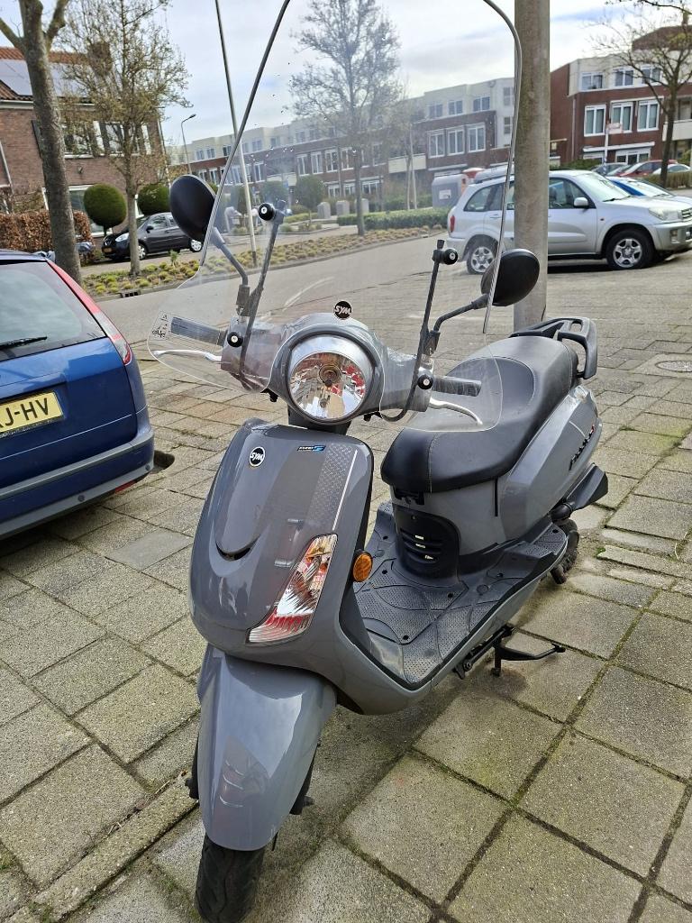 Sym fiddle 2 - december 2024 - 4000km, Fietsen en Brommers, Scooters | SYM, Zo goed als nieuw, Fiddle, Maximaal 45 km/u, Benzine