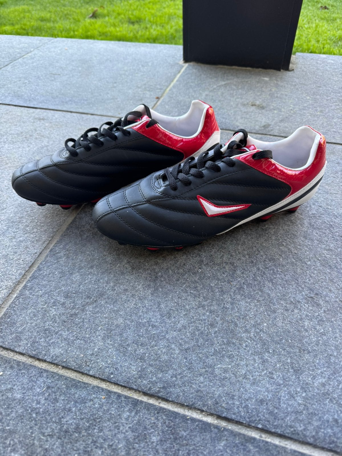 Celtics voetbalschoenen Zwart Rood Maat 46, Maat XS of kleiner, Verzenden, Gebruikt, Schoenen