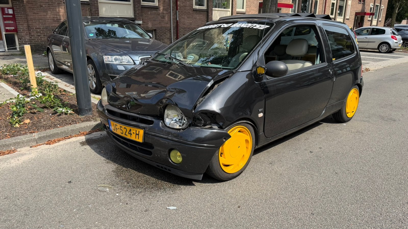Schade Renault Twingo 1.2 16V, Voorwielaandrijving, 4 cilinders, 4 stoelen, Zwart