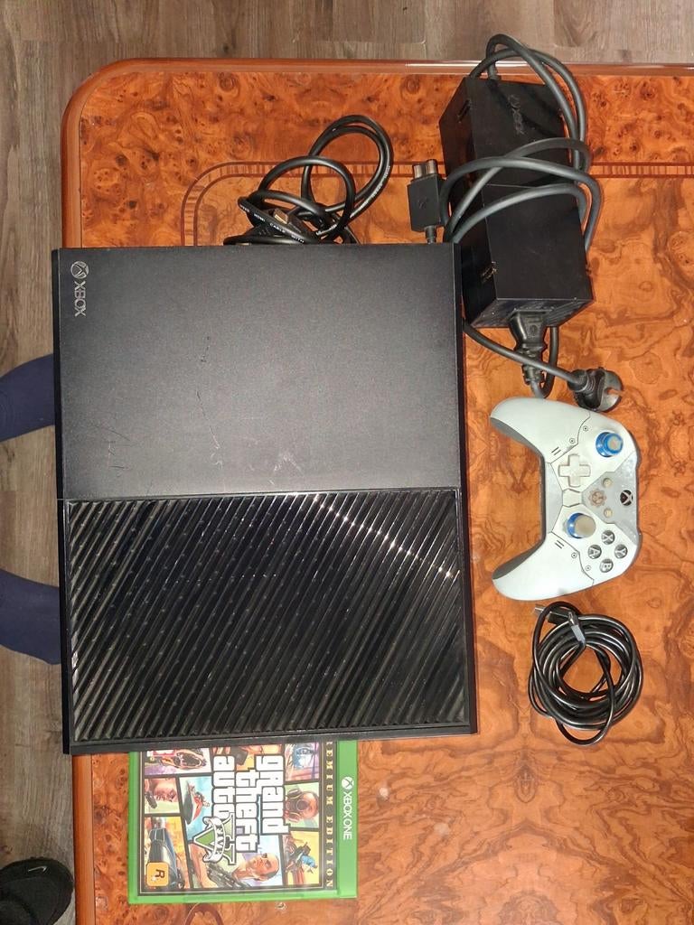 Xbox one 1tb met controller, Spelcomputers en Games, Spelcomputers | Xbox One, Gebruikt, Xbox One, 1 TB, Met 1 controller, Met games