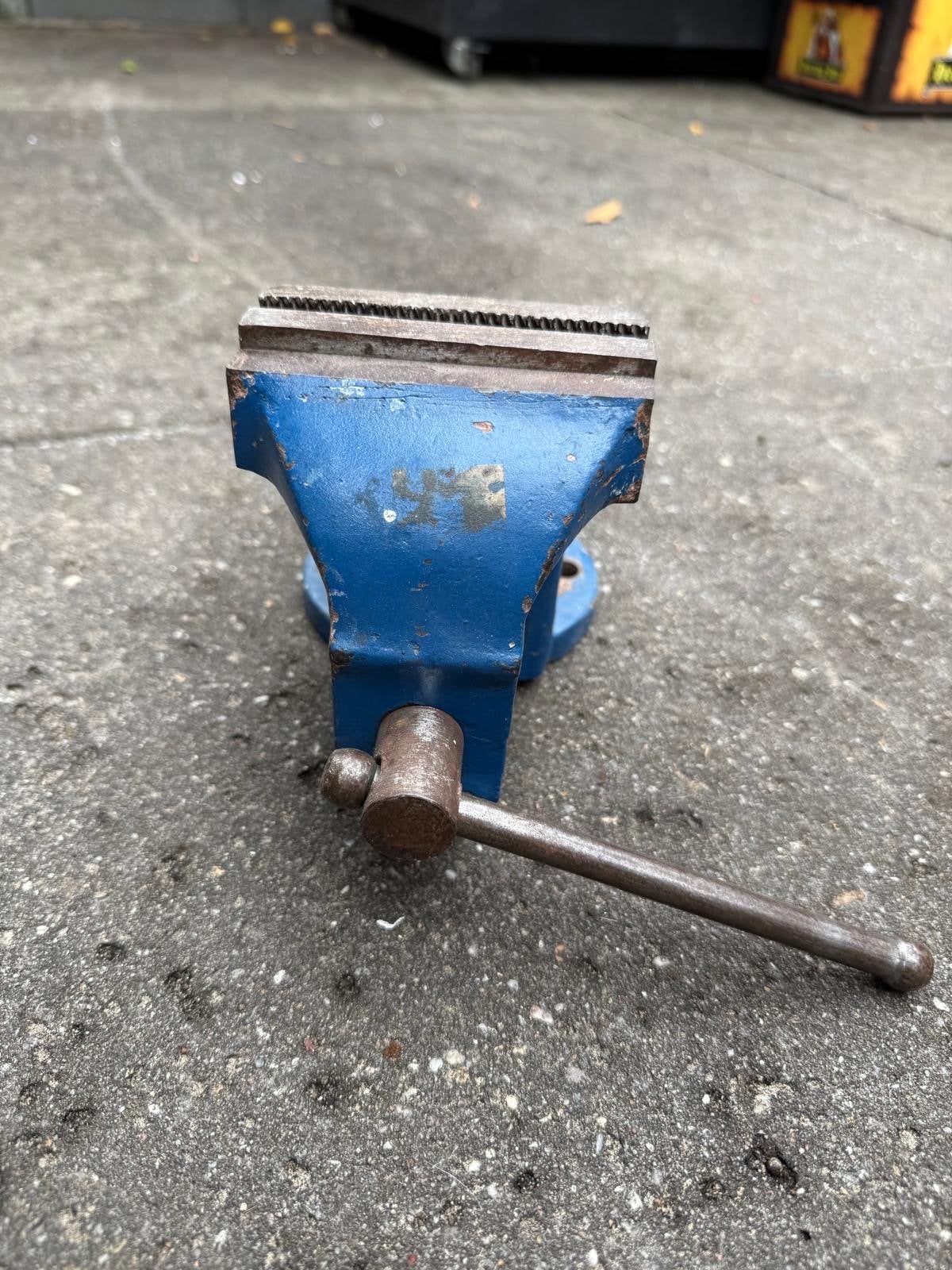 Robuuste bankschroef - Blauw, gebruikt, Doe-het-zelf en Verbouw, Ophalen, Gebruikt, Bankschroef
