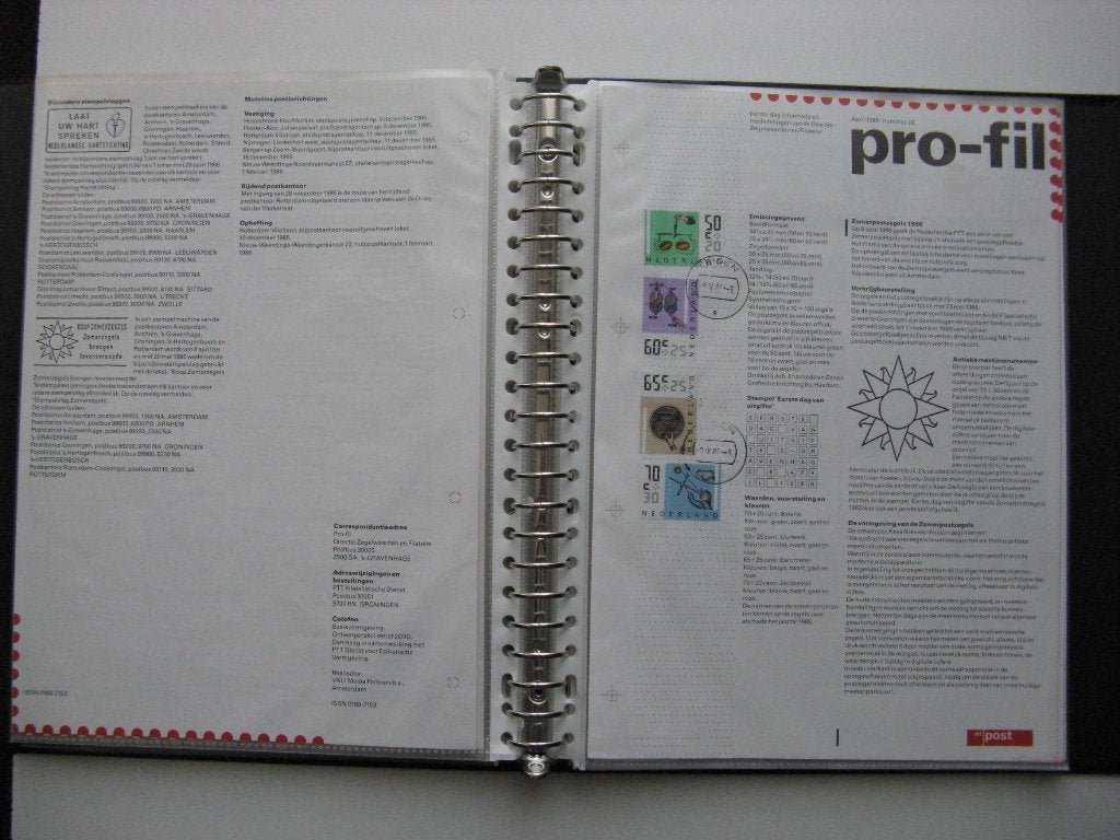 Postzegels met de eerste dag informatie van de directie  PTT, Verzenden, Verzamelalbum