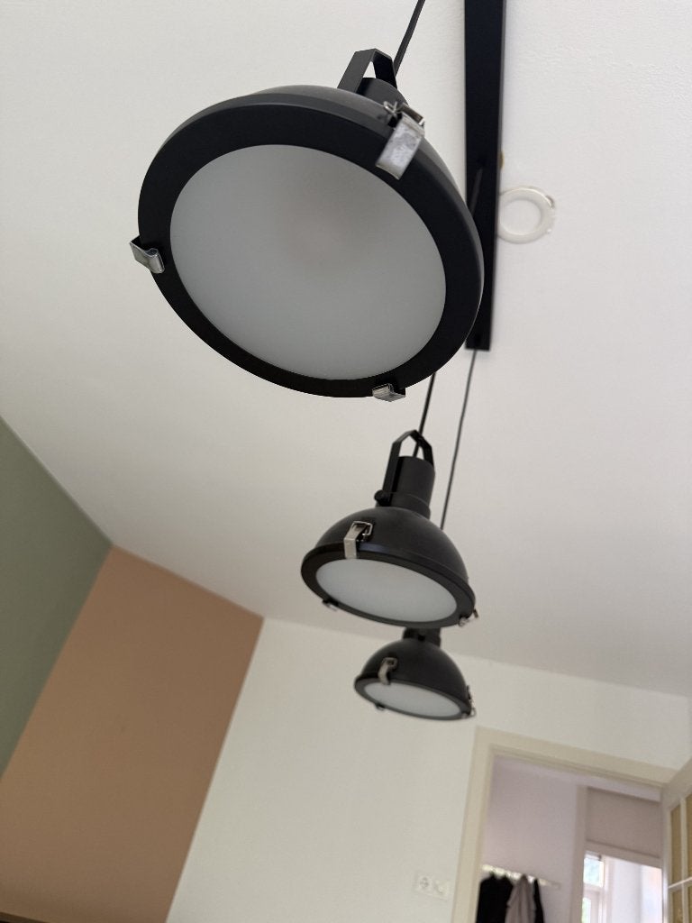 INDUSTRIELE HANGLAMP ZWART MET 3 KAPPEN, Ophalen of Verzenden, Zo goed als nieuw, Metaal, Industrieel
