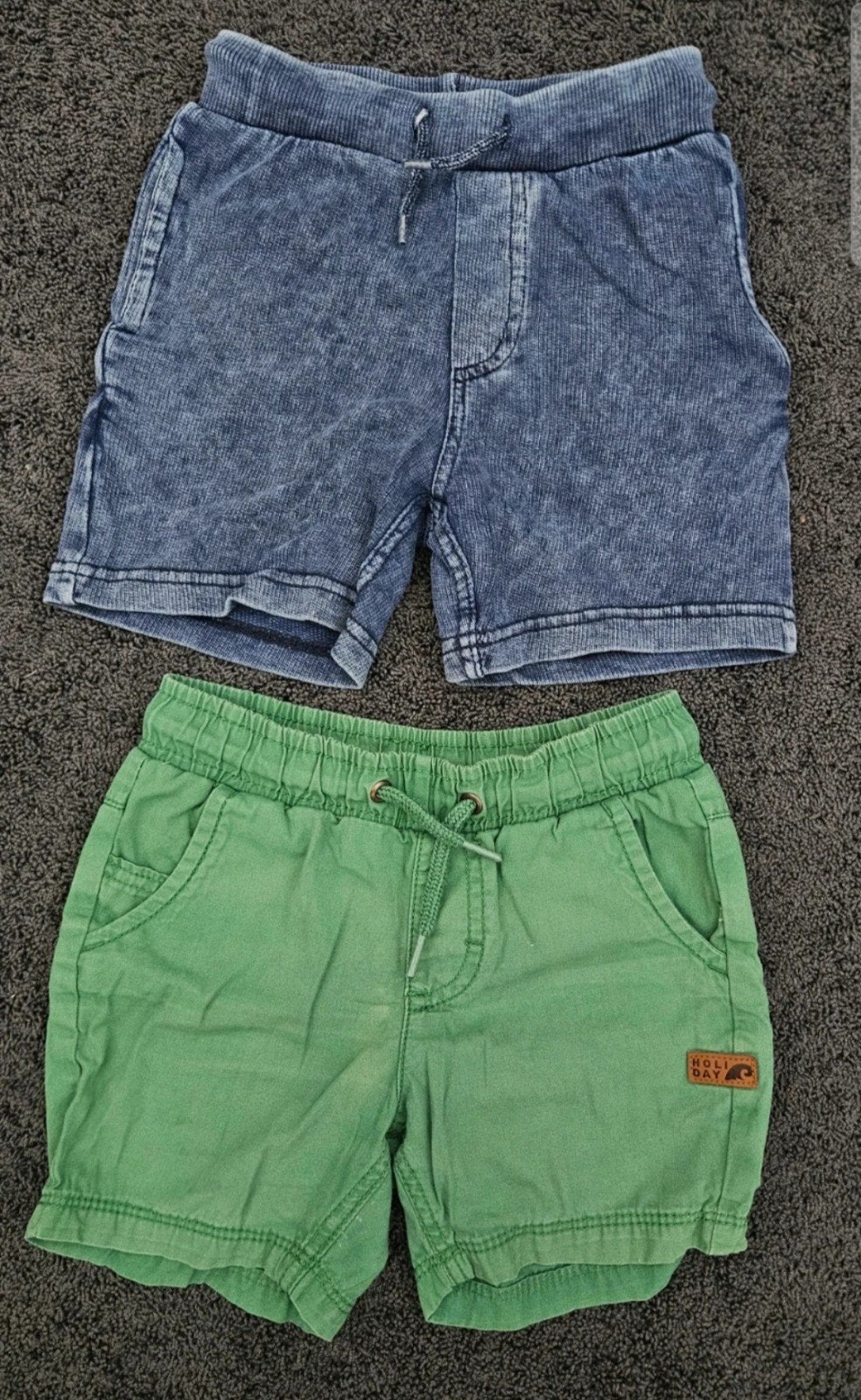 2 korte broeken voor jongens - blauw en groen, maat 98/104, Ophalen of Verzenden, Gebruikt, Onbekend, Jongen
