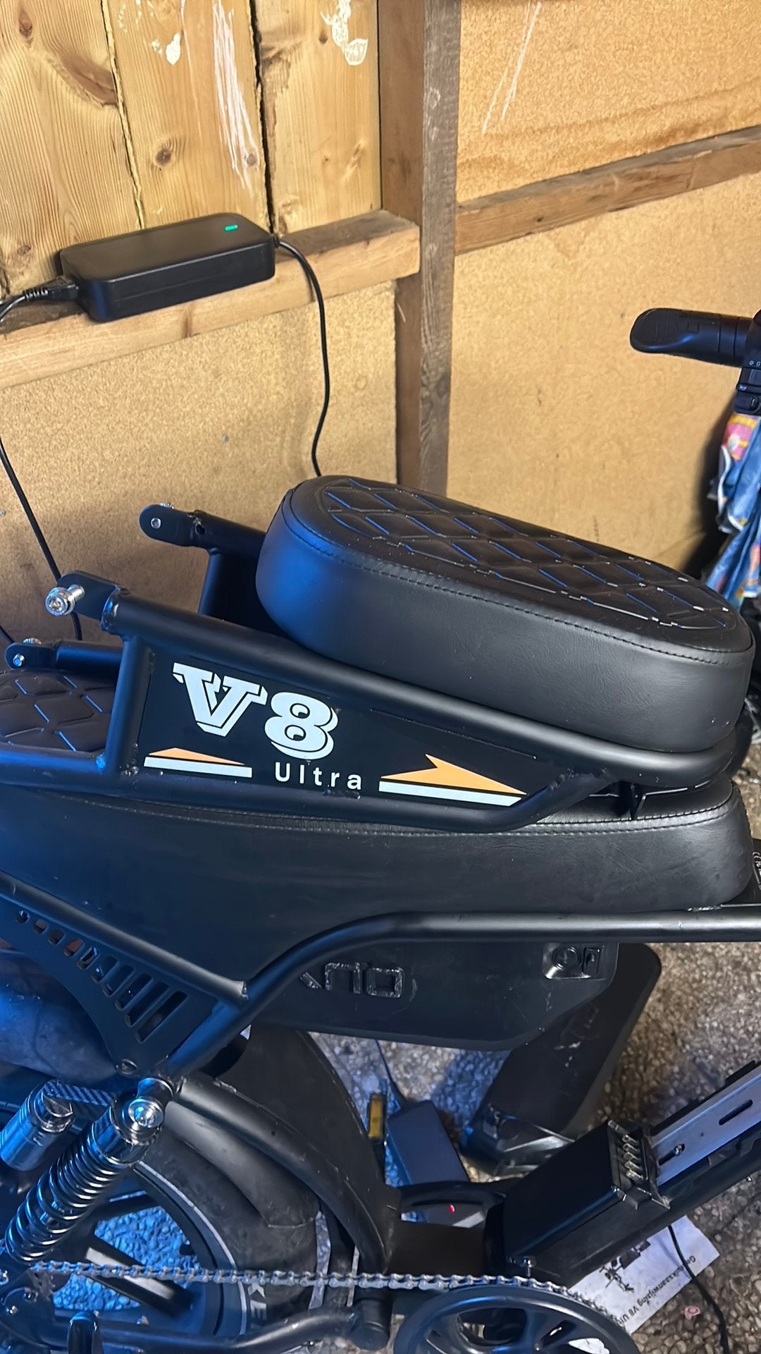 zwarte v8 ultra achterzitje, Ophalen, Zo goed als nieuw, Elektrisch, Overige merken