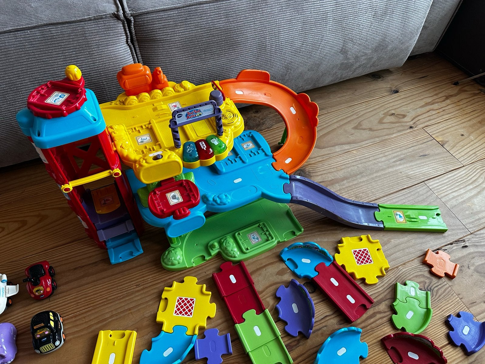 VTech Toet Toet Auto's Garage en Baandelen met 7 Auto's, Ophalen, Gebruikt, Auto, Met geluid