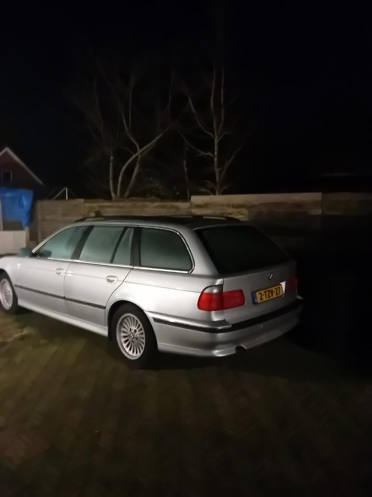 BMW 5-Serie 2.8 I 528 Touring AUT 2000 Grijs, Automaat, Achterwielaandrijving, Zwart, 2000 kg