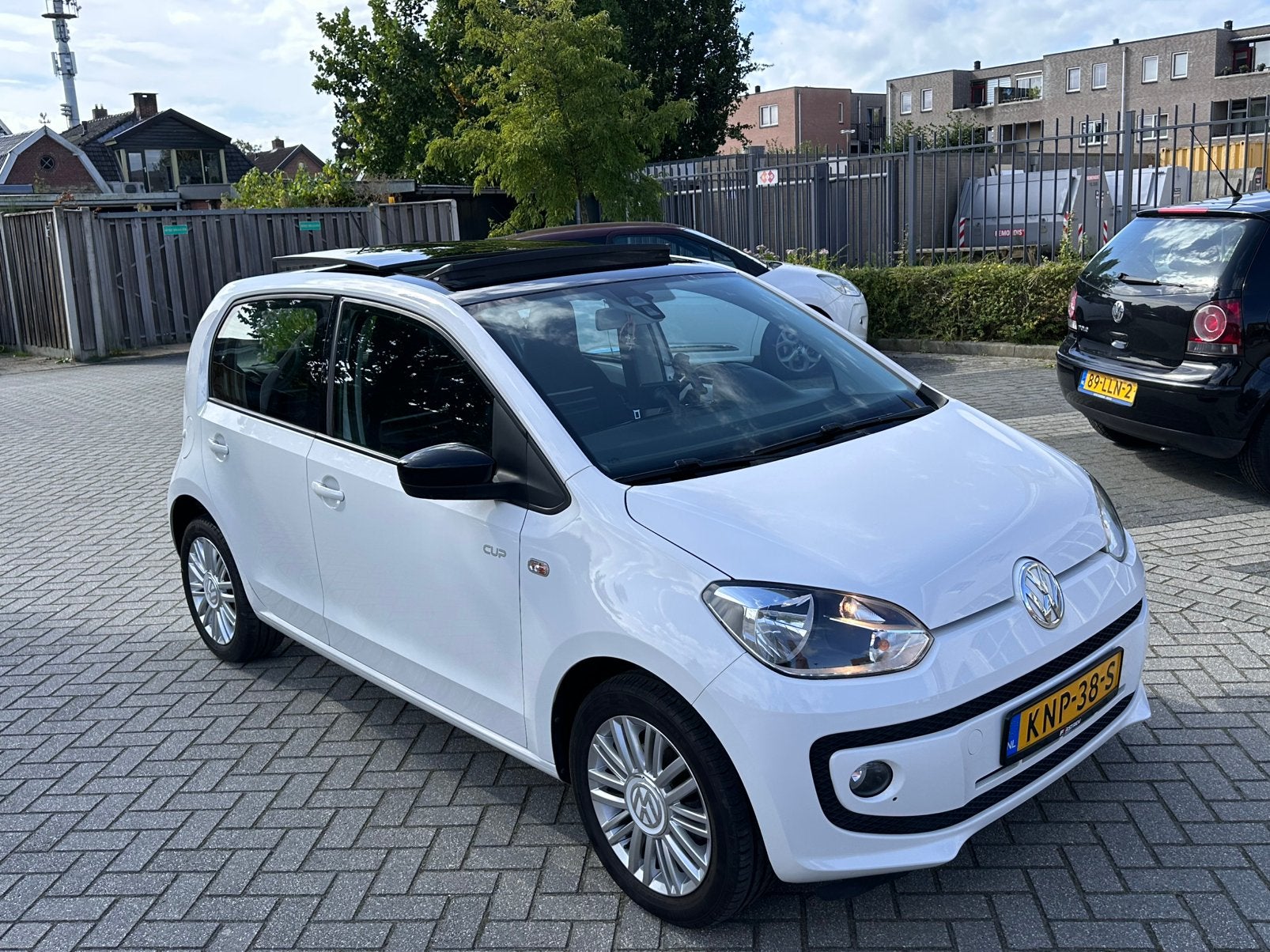 Volkswagen up! 1.0 5-DRS AUT 2014 Wit navi stoelvw pano dak, Auto's, Up!, 4 stoelen, Particulier, 3 cilinders