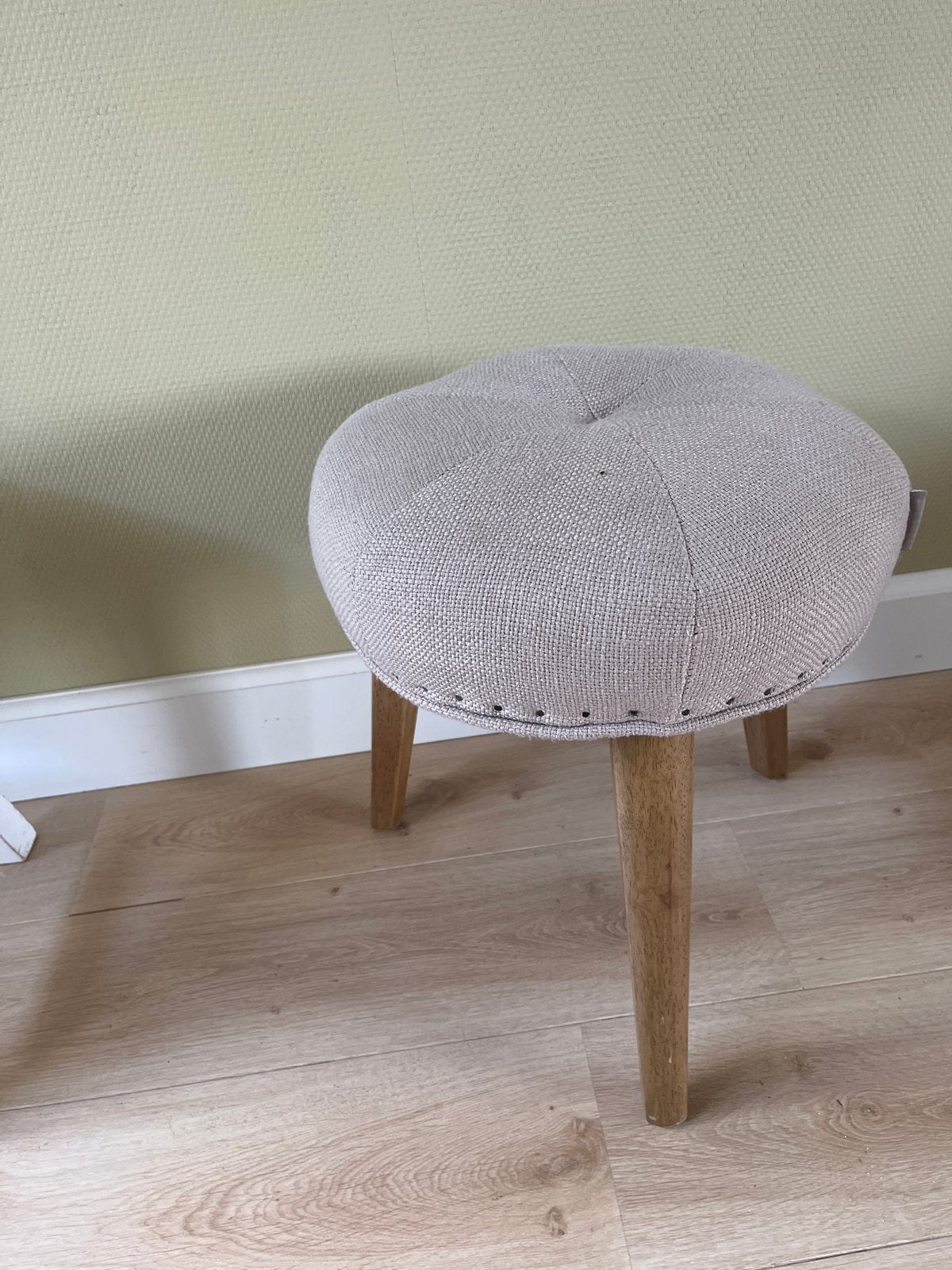 Stijlvolle poef/voetenbank beige stof  v Riviera Maison, Ophalen of Verzenden, Zo goed als nieuw, Hout