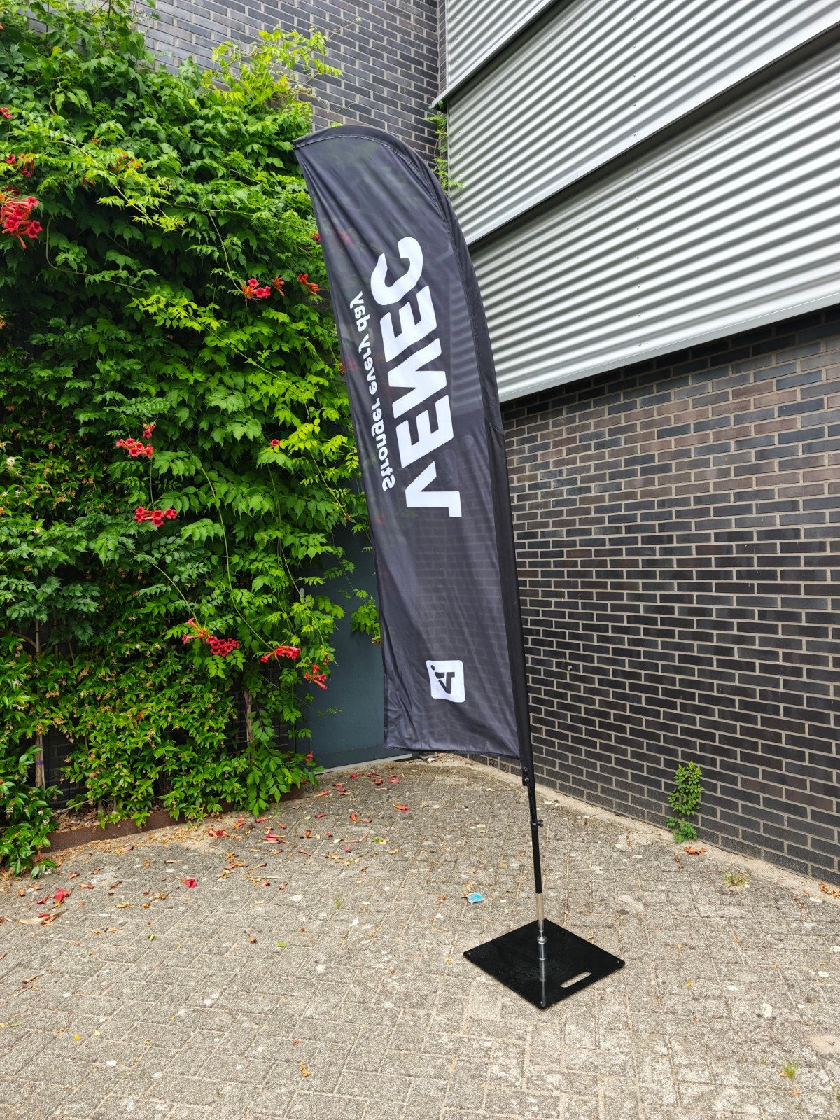 beachflag / reclamevlag met zware voet en draagtas, Ophalen, Zo goed als nieuw