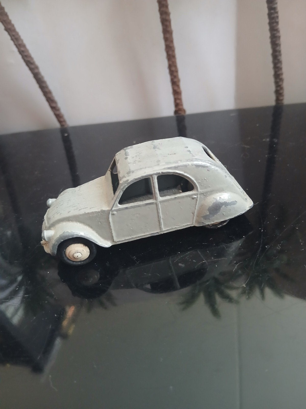 Citroën 2CV eend.  Dinky toys France, oudste type, Hobby en Vrije tijd, Ophalen of Verzenden, Gebruikt, Auto, Dinky Toys