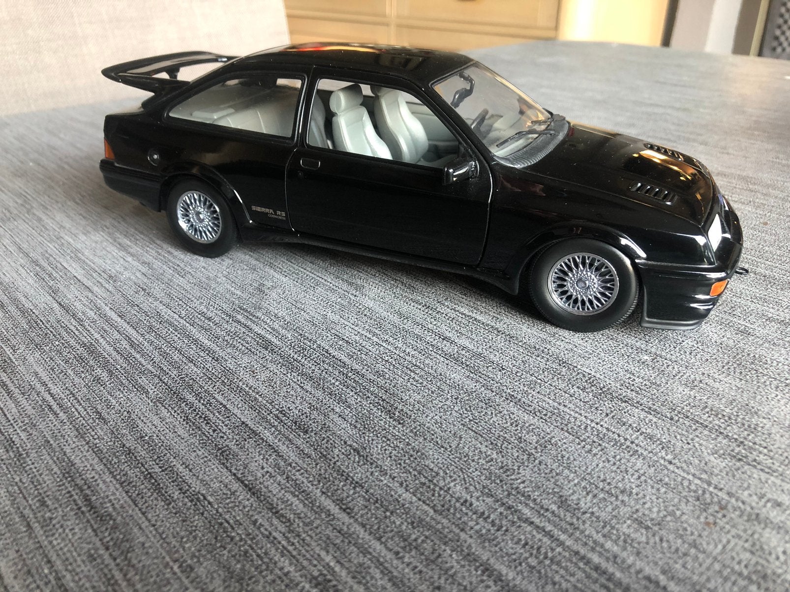 Minichamps 1/18 ford sierra rs cosworth zonder doos, Ophalen, Zo goed als nieuw, Auto, MiniChamps