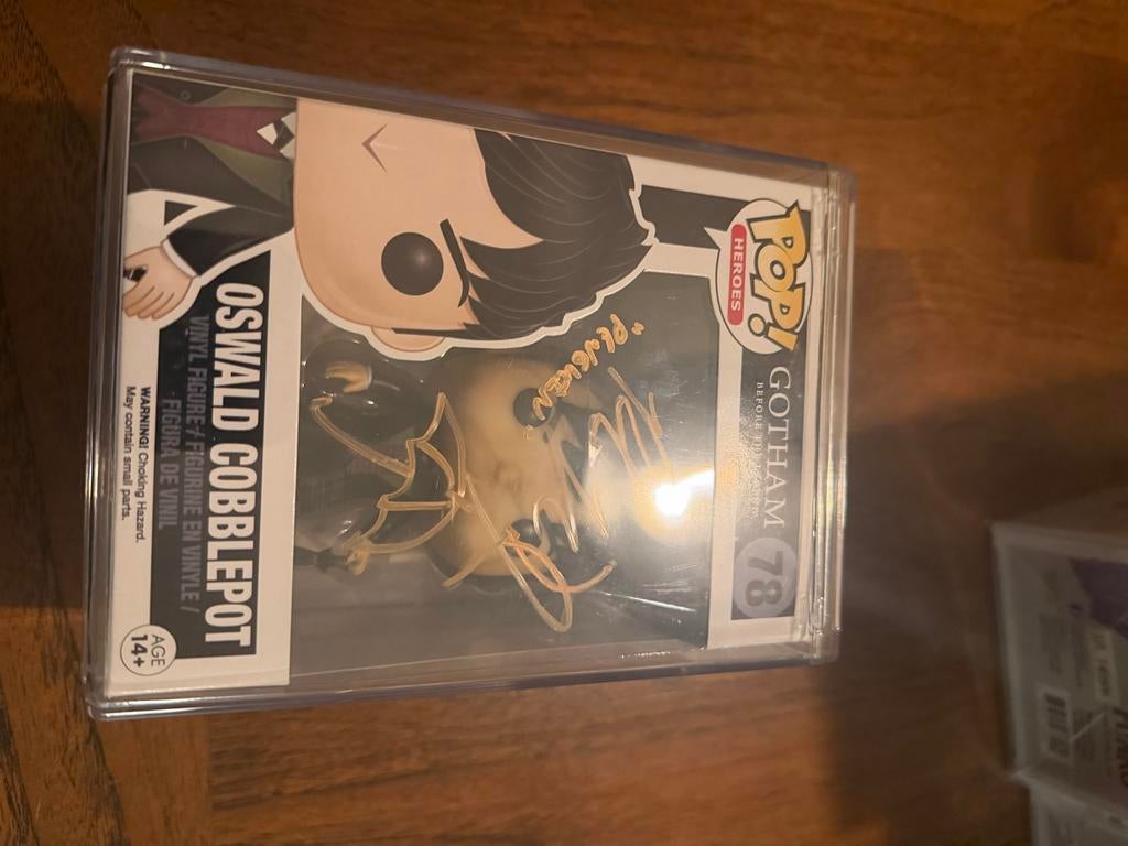 Funko Pop! Oswald Cobblepot (Gotham) Gesigneerd JSA, Ophalen of Verzenden, Zo goed als nieuw