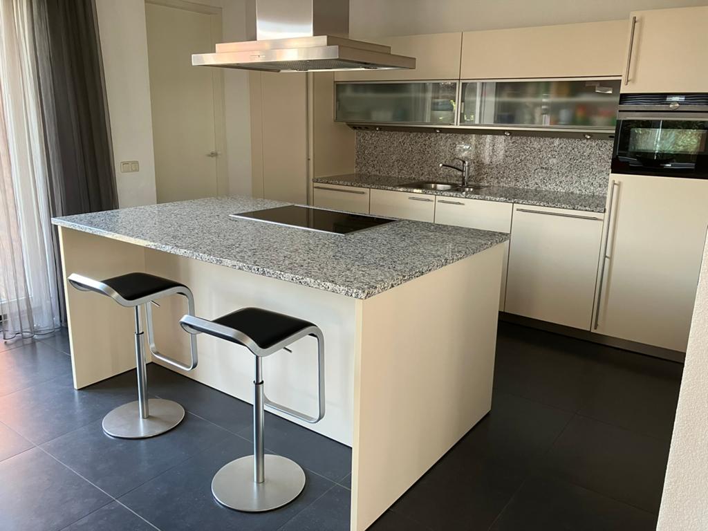 Siematic keuken met apparatuur, kookeiland en granieten blad, Huis en Inrichting, Ophalen, Zo goed als nieuw, Graniet of Steen