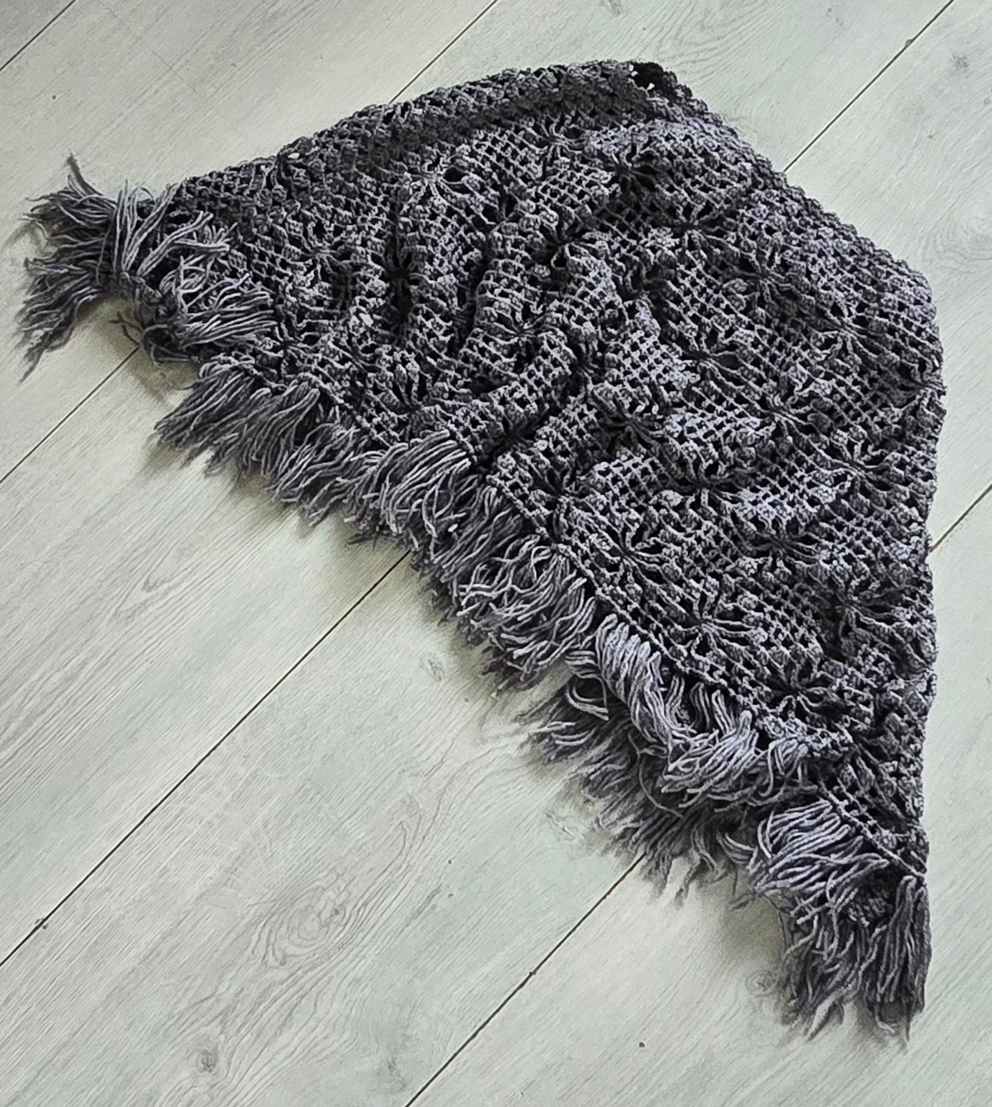 Gehaakte Poncho met Franjes - Grijs - one size, Handgemaakt, Ophalen of Verzenden, Zo goed als nieuw