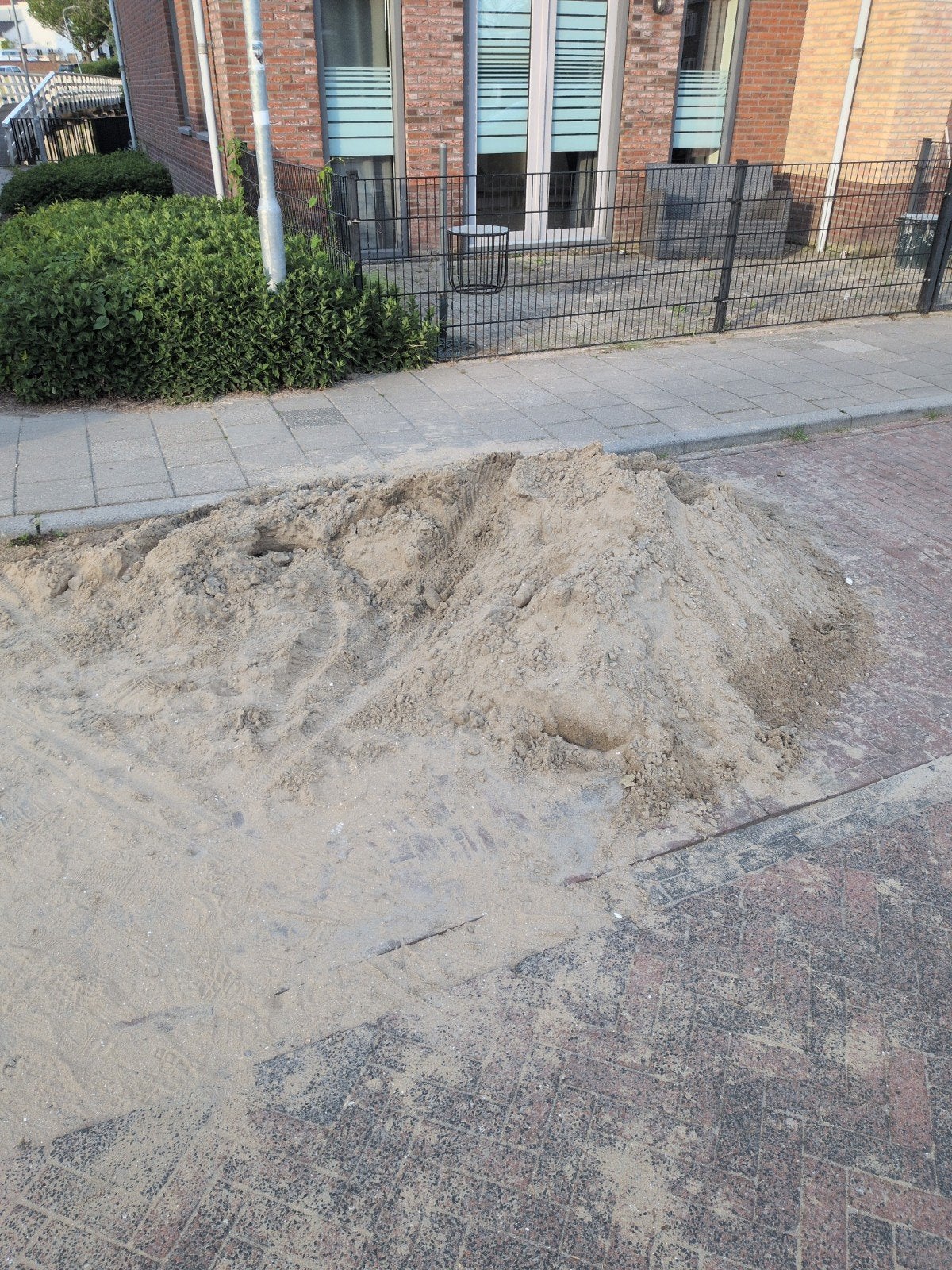 Grote berg zand voor diverse toepassingen, Ophalen, Gebruikt, Ophoogzand