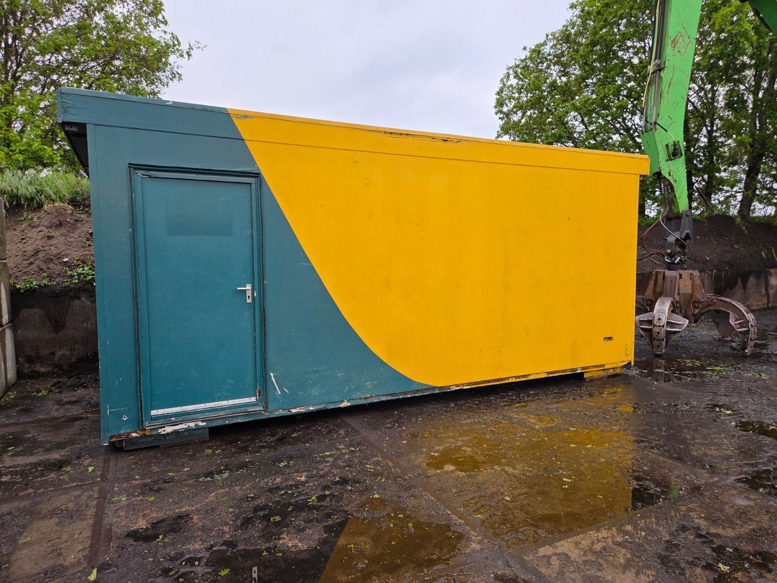kantoorunit met toilet en keukenblok, Ophalen
