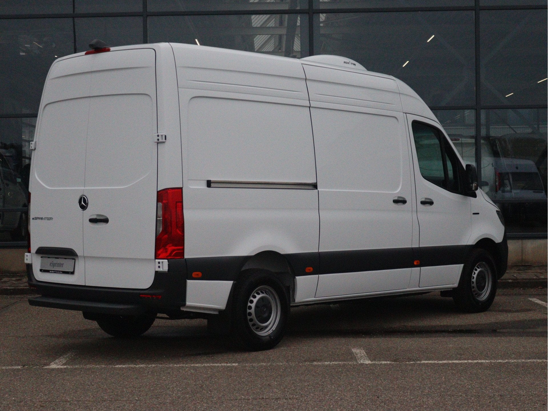 Mercedes-Benz eSprinter 420 L2 / H2 Pro 81kWh Koelwagen, Auto's, Automaat, Zwart, 2741 kg, Wit