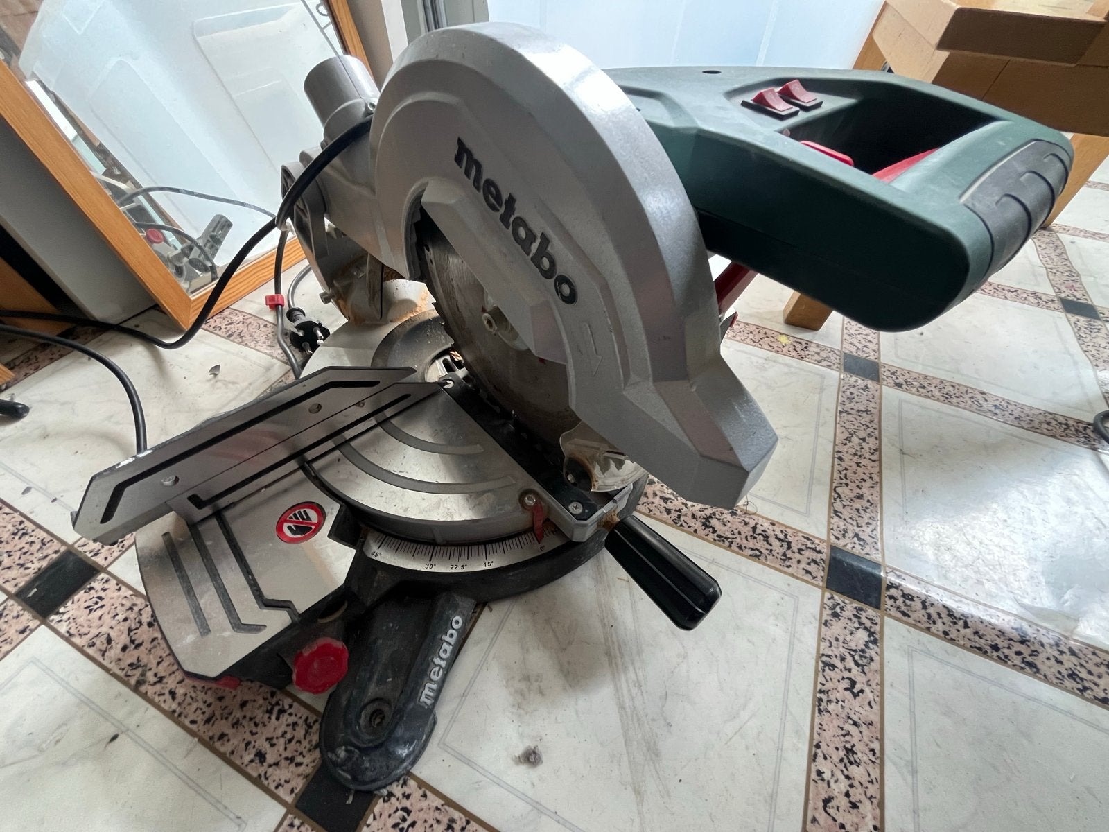 Metabo KS 216 M Lasercut Afkortzaag, Doe-het-zelf en Verbouw, Ophalen, Gebruikt, 70 mm of meer, Afkortzaag