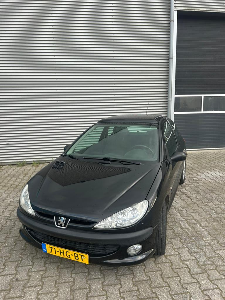 Peugeot 206 1.4 X-line 3D 2001 Zwart, Voorwielaandrijving, 31 €/maand, 4 cilinders, Zwart