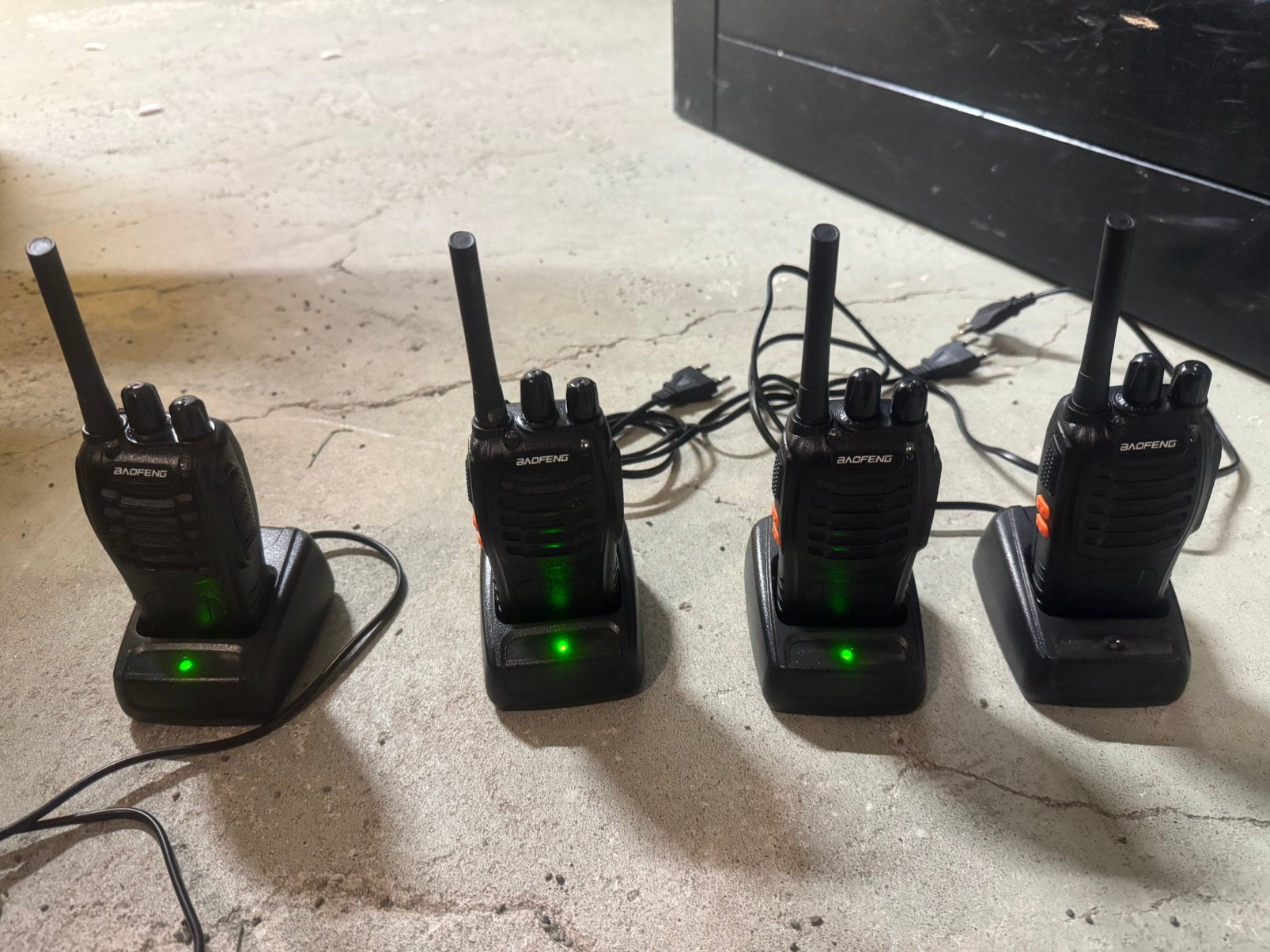 Set van 4 Baofeng portofoons met laders, Ophalen of Verzenden, Gebruikt, 2 to 5 km, Portofoon of Walkie-talkie
