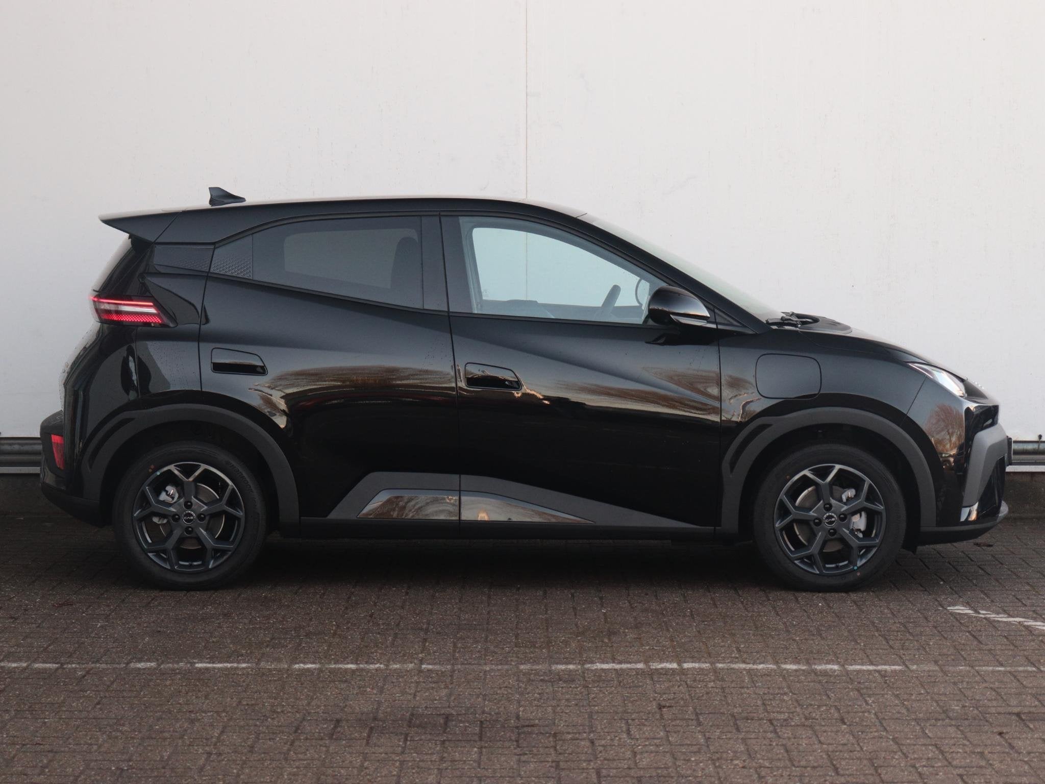 BYD DOLPHIN SURF Comfort 43 kWh MY2026 | 5 zitplaatsen | Sto, Auto's, 156 pk, Lichtsensor, Zwart, 1365 kg