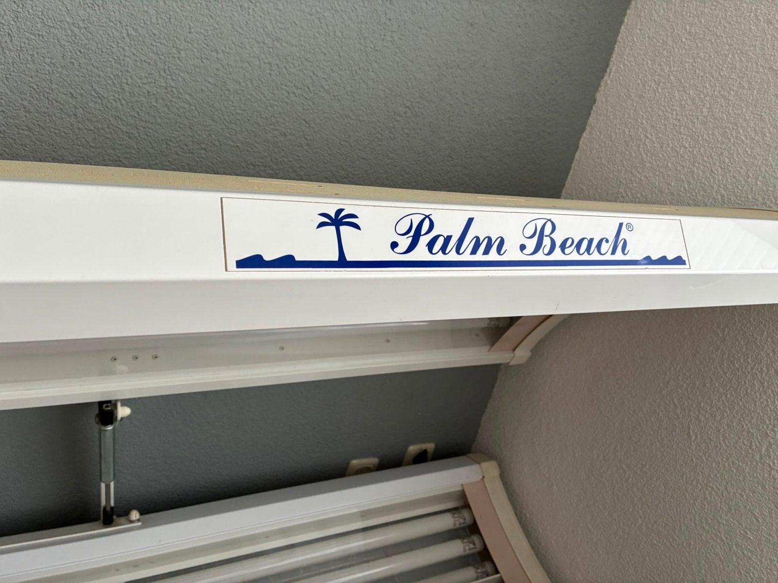 Zonnebank Palm Beach met nieuwe lampen!, Ophalen, Zo goed als nieuw, Zonnebank dubbelzijdig, 10 tot 15 lampen