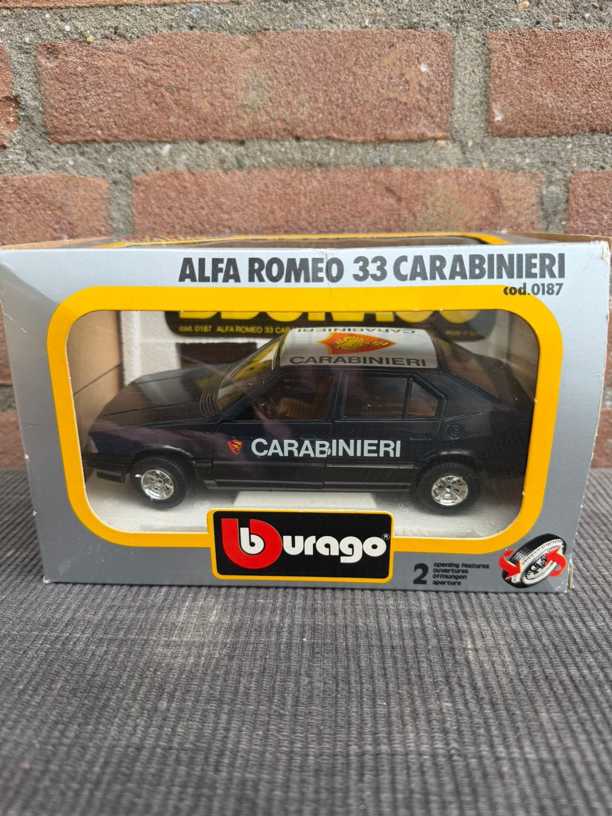 1:24 Bburago Alfa Romeo 33 carabinieri **zeer zeldzaam**, Ophalen of Verzenden, Gebruikt, Auto, Bburago