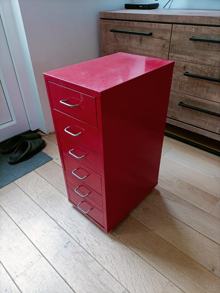 Stoer rood metalen ladekastje op wieltjes - 69x28x41 cm, Huis en Inrichting, Kasten | Ladekasten, Ophalen, Minder dan 50 cm, Gebruikt