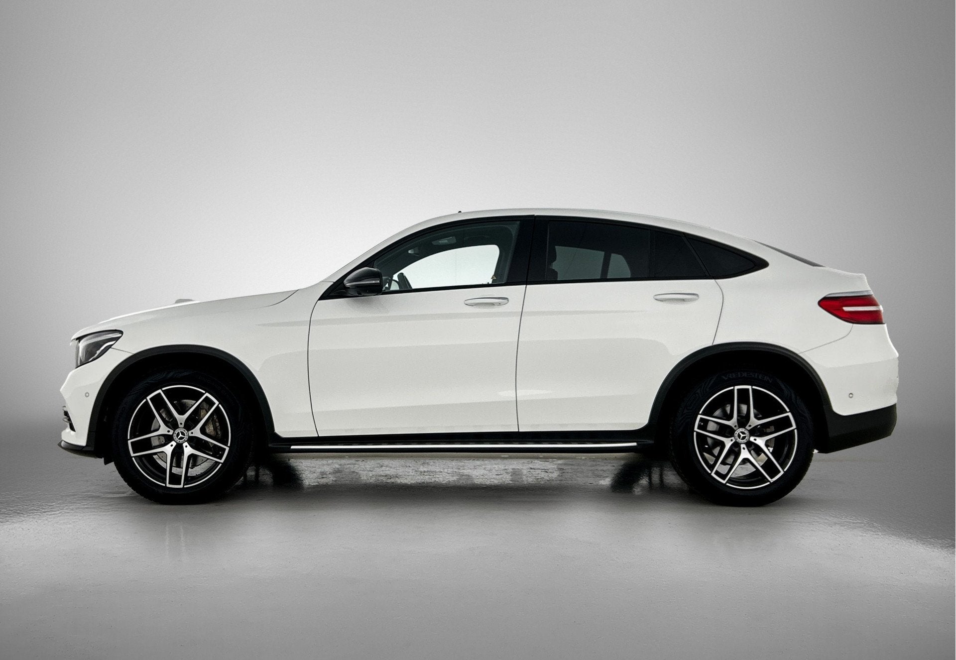 Mercedes-Benz GLC-Coupé 300 4-MATIC AMG | Night pakket | Sc, Auto's, 12 maanden, Gebruikt, 4 cilinders, Wit