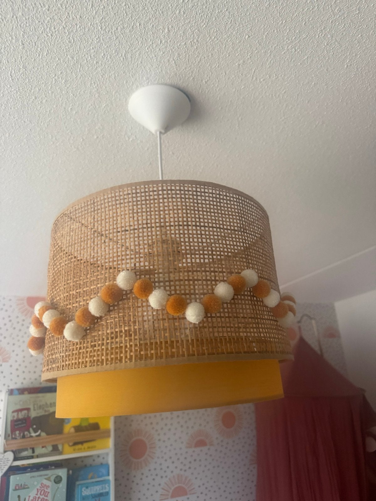 Maisons du Monde Rotan hanglamp met pompons, Huis en Inrichting, Ophalen, Gebruikt, Natuurlijk materiaal, E27 (groot)