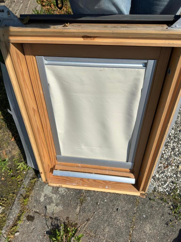3 Velux dakramen GGL CO2 3059 met rolgordijn 55.5x80.5cm, Ophalen, Minder dan 80 cm, 80 tot 120 cm, Zo goed als nieuw