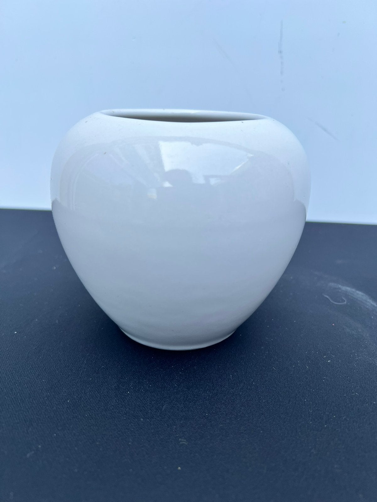 Te Koop Vintage Witte Bloempot Fat Lava., Tuin en Terras, Bloempotten, Rond, Ophalen of Verzenden, Zo goed als nieuw, Aardewerk