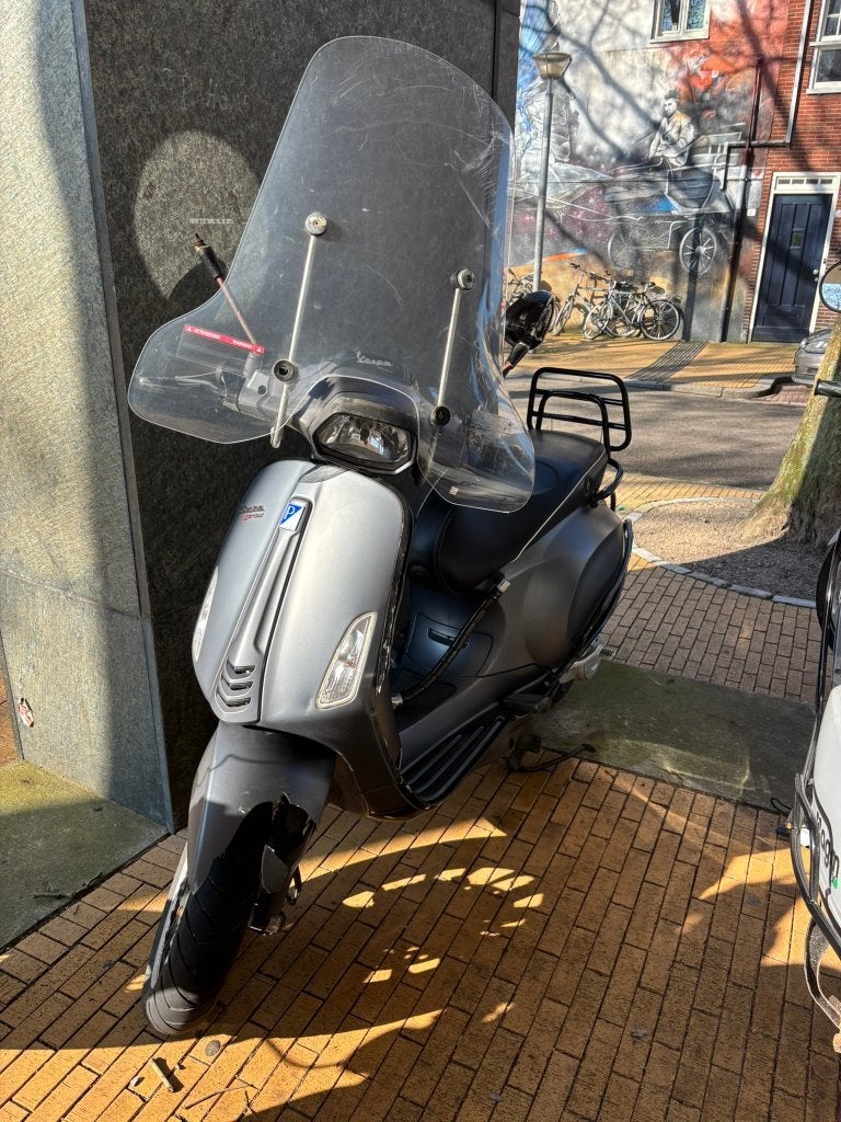 Vespa Sprint 4T 2017 | schade | rijklaar te maken, Fietsen en Brommers, Scooters | Vespa, Ophalen, Gebruikt, Maximaal 45 km/u