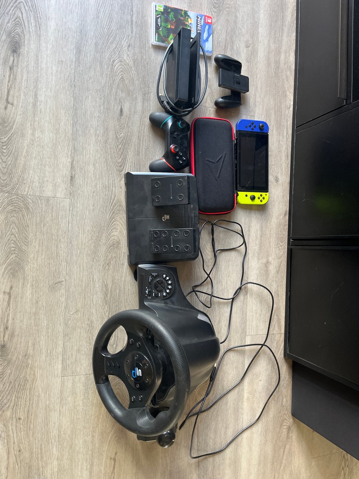 Nintendo Switch met accessoires en games MET BESCHERM LAAG!, Ophalen, Met games, Zo goed als nieuw, Switch Original