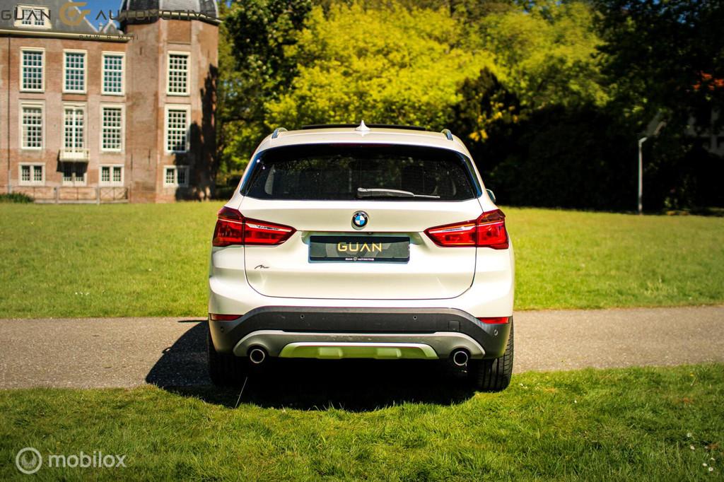 BMW X1 xDrive20i | PANO | H&K | CAMERA |, 1998 cc, Gebruikt, Wit, Leder