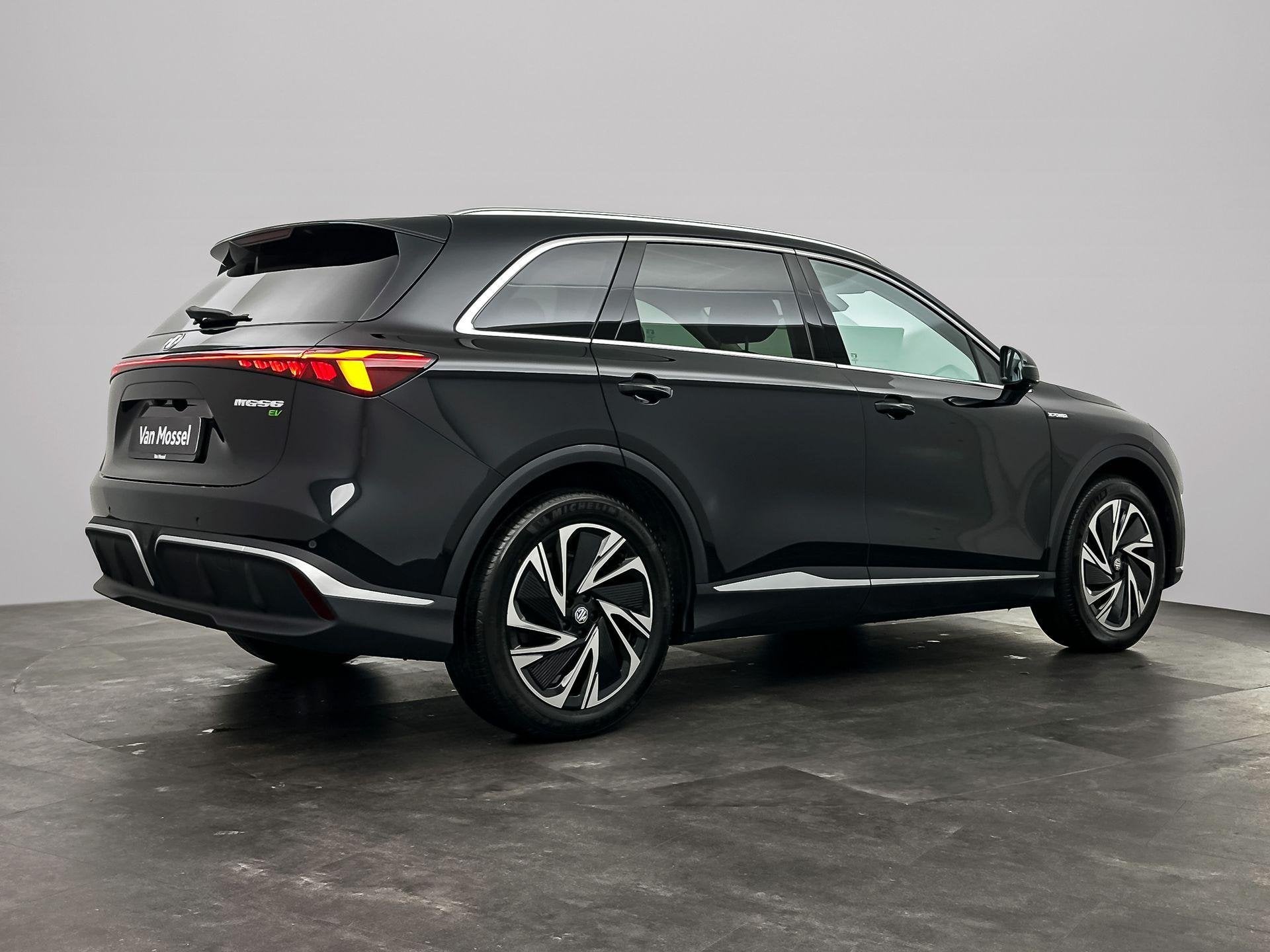 MG MGS6 EV Luxury 2WD 77kWh | 1500kg Trekgewicht | Panoramad, Auto's, Achterwielaandrijving, 530 km, Zwart, Grijs