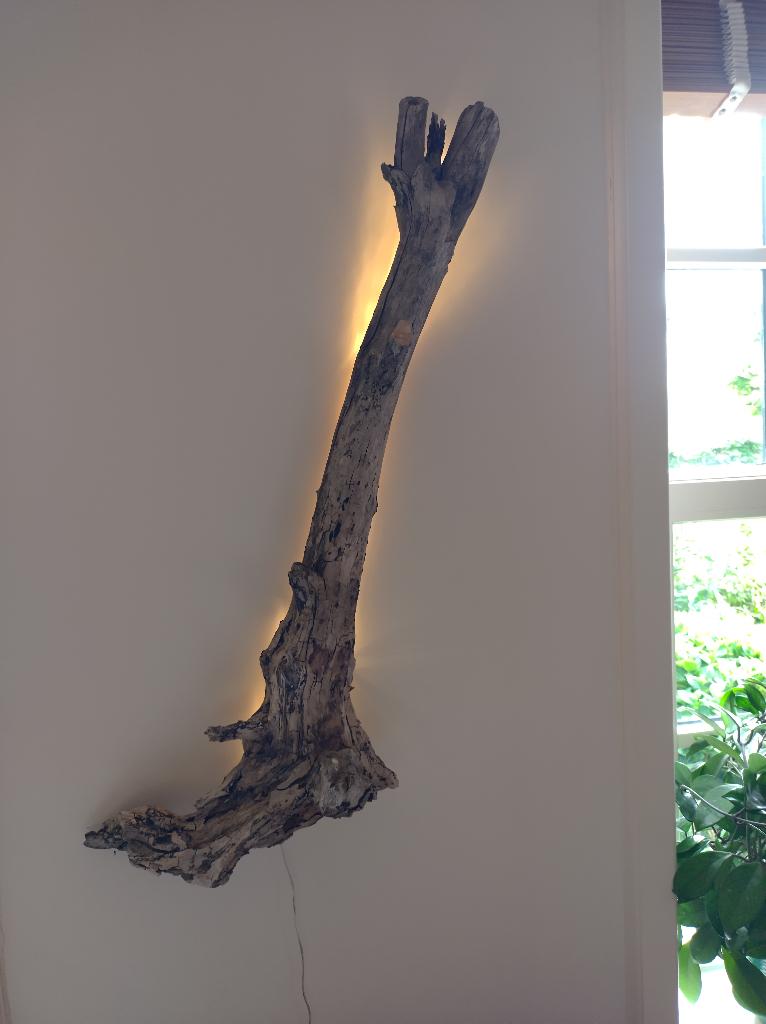 Drijfhout ledstrip lamp boomtak wandlamp, Huis en Inrichting, Ophalen, Zo goed als nieuw, Hout