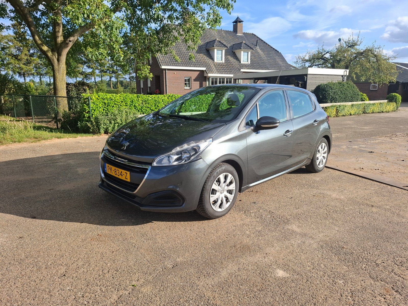 Peugeot 208 1.2 VTI 60KW/82PK 5-D 2017 Grijs, Auto's, Peugeot, Voorwielaandrijving, 31 €/maand, 1199 cc, 23 km/l