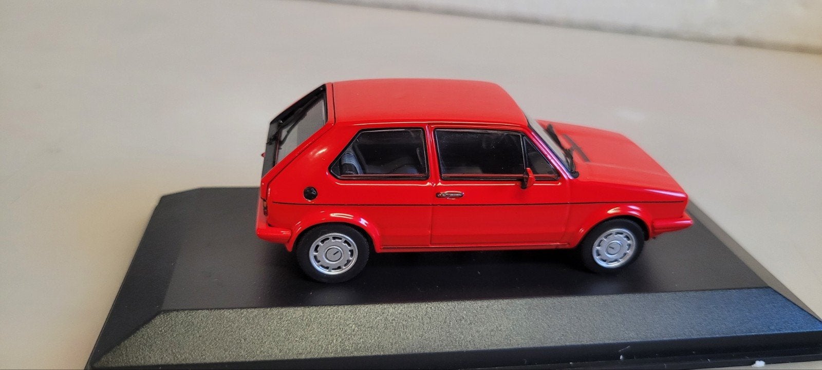 Minichamps 1983 VW Golf GTI "Pirelli", Ophalen of Verzenden, Nieuw, Auto, MiniChamps