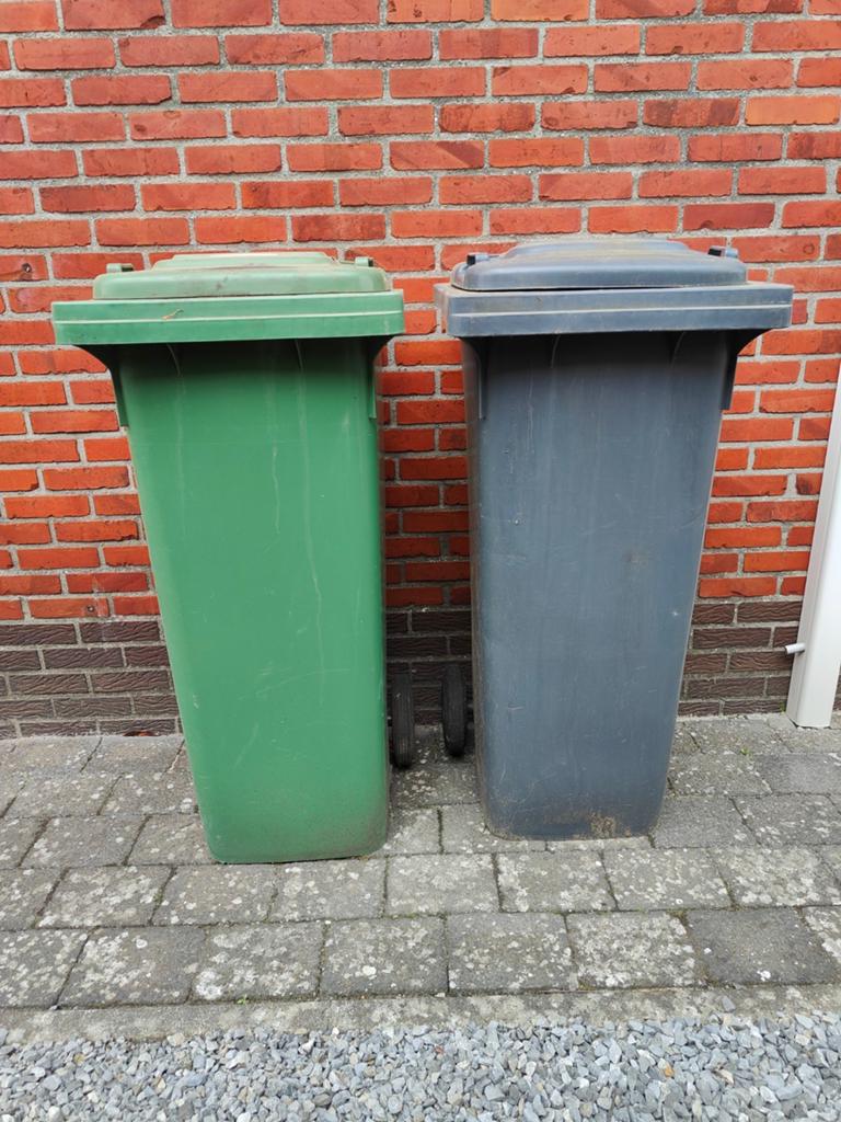 2 kliko's van 120L, Huis en Inrichting, Woonaccessoires | Prullenbakken, 40 liter of meer, Ophalen of Verzenden, Gebruikt, Minder dan 50 cm