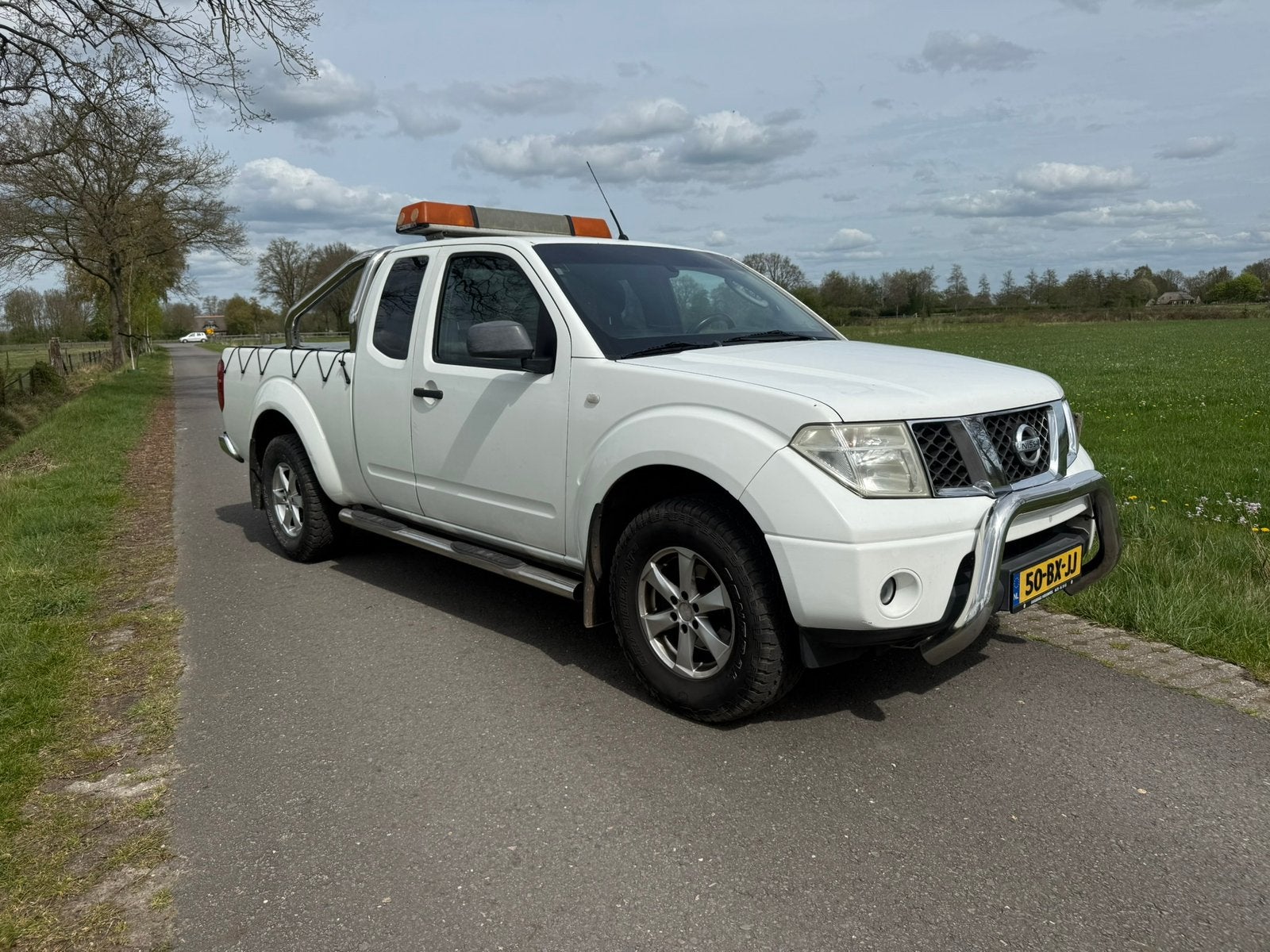 Nissan Navara 2.5 DCI King-cab 4WD 2006, Auto's, Stof, Zwart, 4 cilinders, 3000 kg